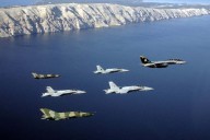 Cazas F-18 de EE. UU. se internan por 40 minutos en espacio aéreo venezolano en el Caribe