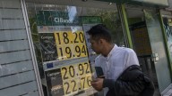 Peso pierde tras publicación de datos de inflación en México