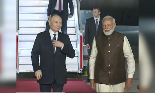 PM Modi welcomes Putin at Delhi's Palam Airport