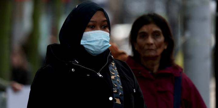 Epidemia en Europa: barbijos y preocupación en España por la variante K del virus H3N2 de la gripe A