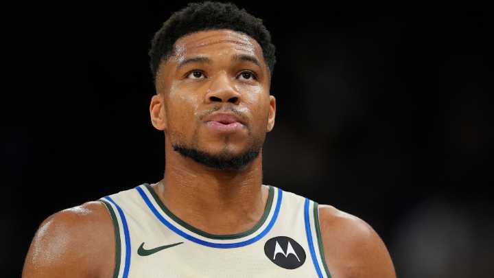 The Bucks are running out of time to convince Giannis to stay in Milwaukee