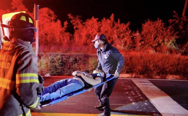 Motociclista sufre fuerte accidente y resulta lesionado en Tepic