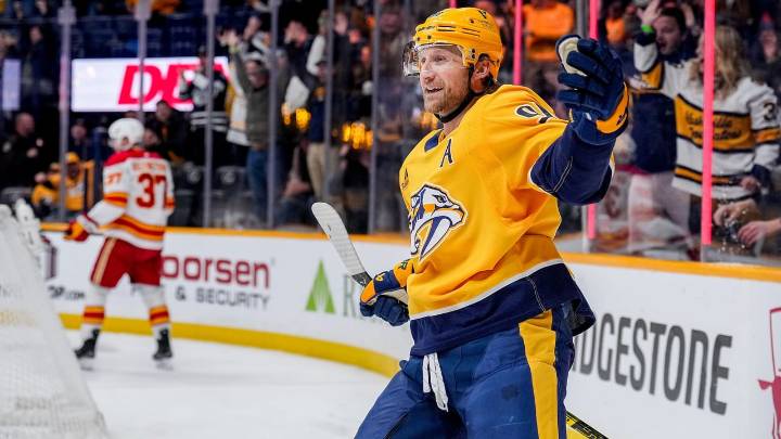 Stamkos gets 1,200th NHL point, Predators cruise past Flames