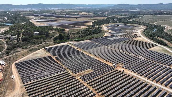 Comienzan a operar las centrales fotovoltaicas de Zurita I y II con 100 MW