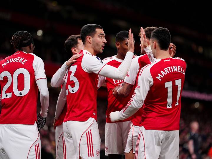 Arsenal restore five-point lead with comfortable win over Brentford