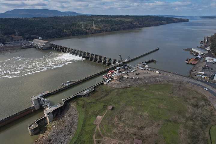 Corps says Dardanelle Lock and Dam should reopen by end of the week after barge wreck