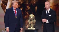 Donald Trump recibe polémico "Premio de la Paz" de la FIFA durante sorteo de la Copa Mundial 2026