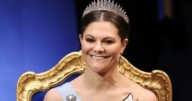 Victoria de Suecia repite el vestido que lució su madre hace 31 años en los Nobel