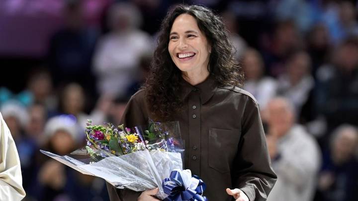 Sue Bird has jersey retired at UConn ahead of top-ranked Huskies' game against DePaul