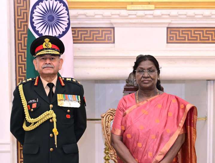 Army chief General Upendra Dwivedi calls on President Murmu