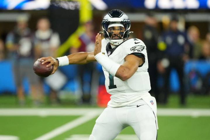 Bench Jalen Hurts? Eagles’ Nick Sirianni shoots down ‘ridiculous’ QB idea