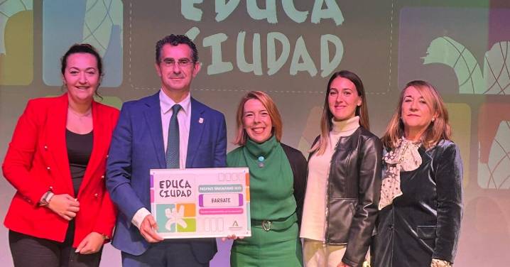 Barbate recibe el Premio Educaciudad por su firme compromiso con la educación
