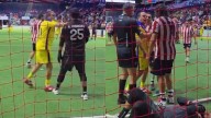 Cuauhtémoc Blanco agrede a futbolista durante juego de leyendas: Video