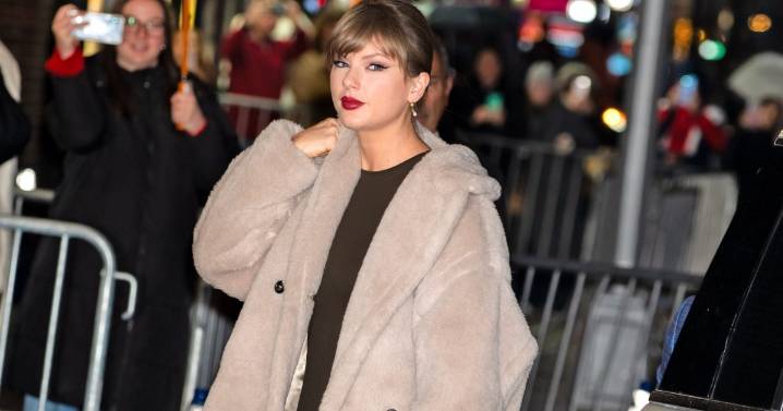 Taylor Swift's Coat & Miniskirt Look Is a Bold Choice for Winter
