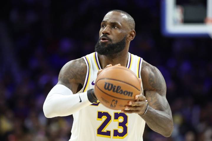 Deadspin | NBA roundup: Luka Doncic, LeBron James lead Lakers past 76ers in return