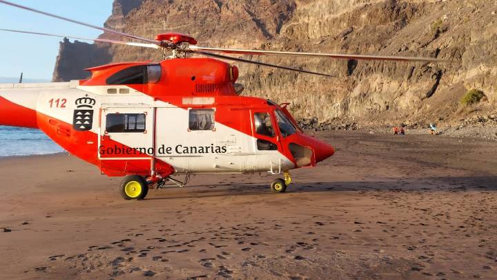 El helicóptero del GES rescata a un bañista en parada cardiorrespiratoria en Lanzarote