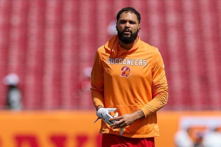 Deadspin | Reports: Bucs WR Mike Evans could return to practice this week