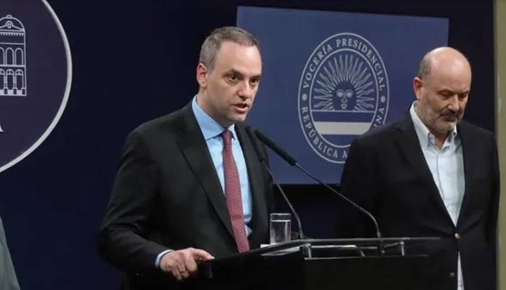 Adorni anunció el megapaquete de reformas contra las y los trabajadores