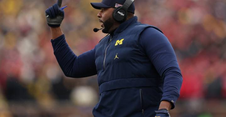 2025 CFP Rankings: Michigan falls, likely to face Texas in bowl game