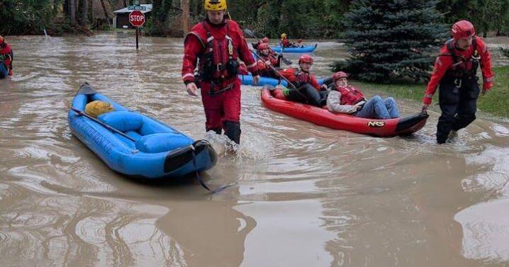Spokane, Spokane Valley firefighters assist in rescue operations along Skagit River