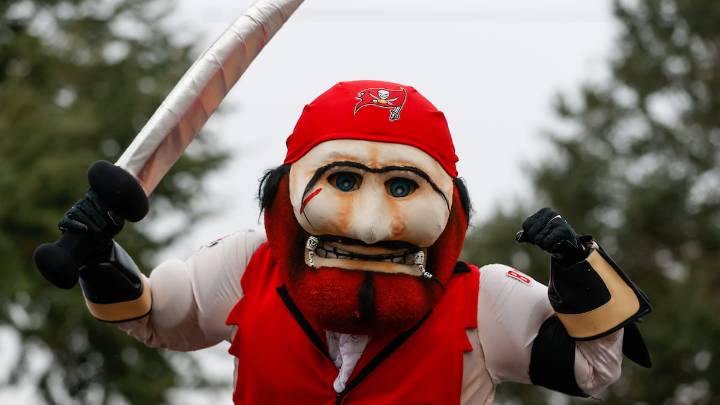 Images from Bucs’ NFC South battle against Saints, as Panthers loom