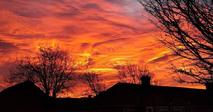 Incredible pics of sky 'on fire' above Greater Manchester this morning