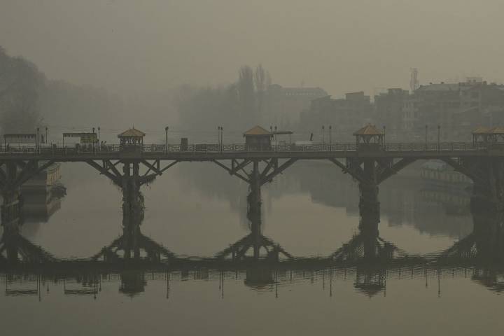 Kashmir Valley Reels Under Cold Conditions