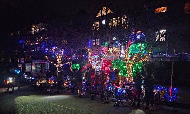 West Seattle Blog… | WEST SEATTLE CHRISTMAS LIGHTS: As seen from two wheels