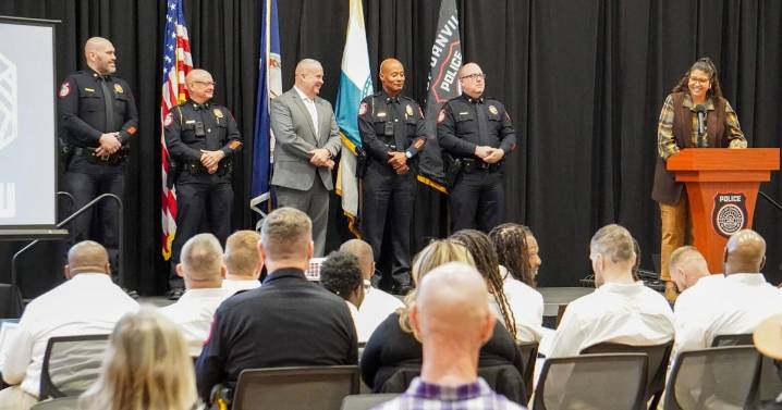 Danville inmate program celebrates largest graduating class