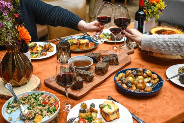 34 Chicago-area restaurants offering Christmas specials