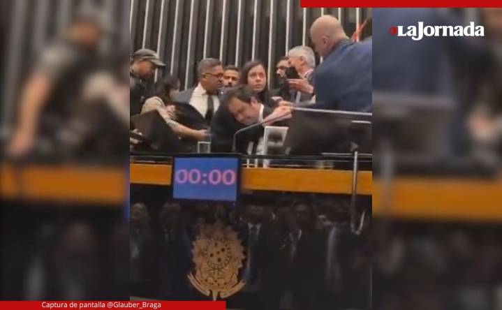 Diputado brasileño interrumpe votación para rebajar condena a Bolsonaro