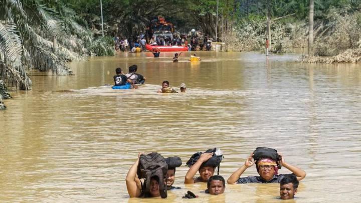 Deadly floods kill over 1,400 across Indonesia, Sri Lanka, Thailand and Malaysia