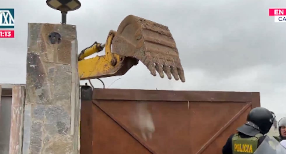 Se retiran portones y muros de condominio de Zamir Villaverde en Cañete tras orden del Tribunal Constitucional