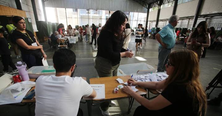 Este es el horario de las mesas de votación durante el domingo por la segunda vuelta