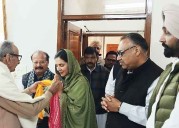 Amrita Warring Attends Shri Amritvani Satsang; Receives Blessings From Naresh Soni