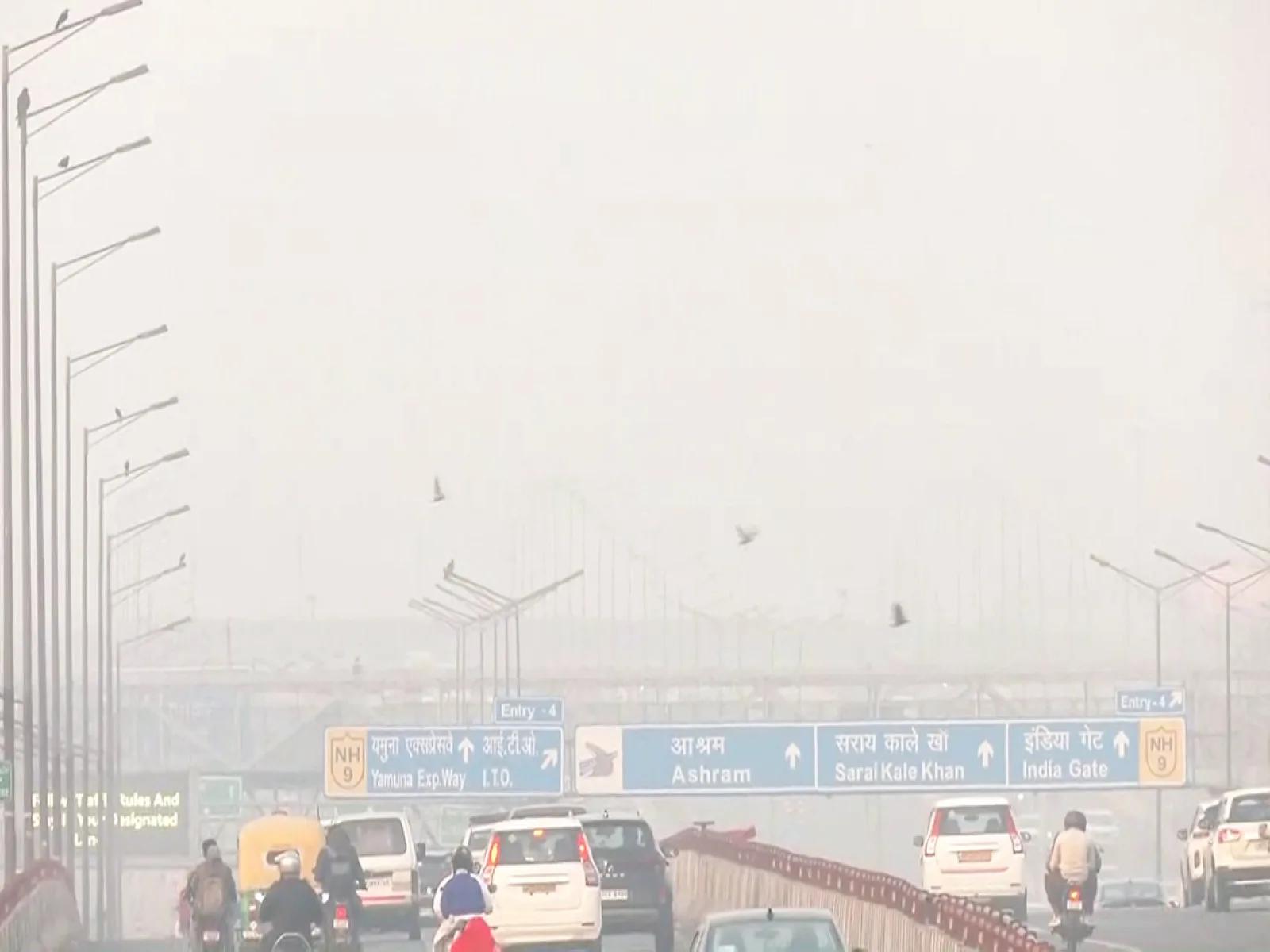 Delhi wakes up to toxic smog as AQI hits 333, remains in ‘very poor’ category