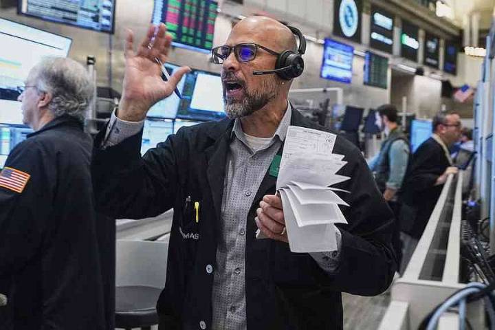 US stocks remain steady ahead of Fed decision