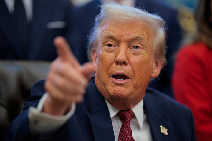 President POS: Donald Trump Calls Somali People ‘Garbage’ In Hateful Rant, Calls For Rep. Ilhan Omar Deportation