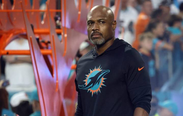 Dolphins defense faces Steelers QB Aaron Rodgers