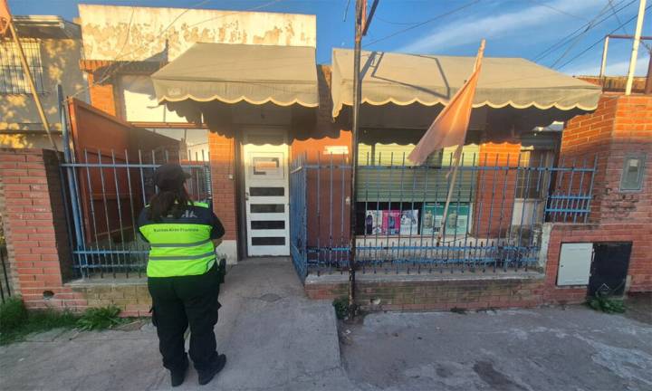 Clausuran una despensa que vendía pirotecnia