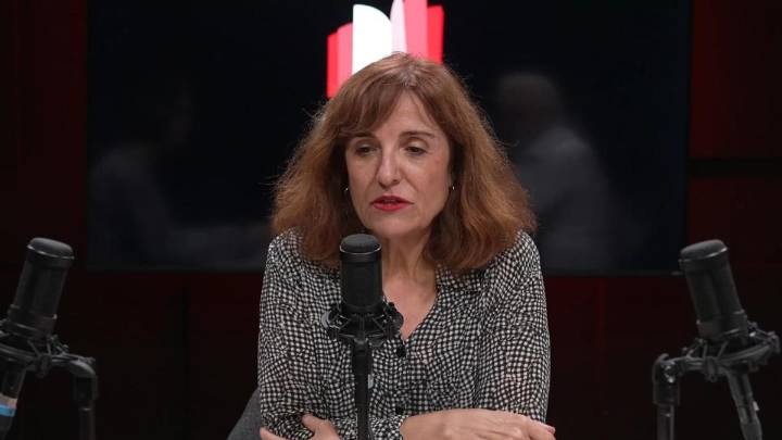Elvira Lindo, en el pódcast del suplemento ABRIL: “En el gremio literario me he encontrado con mucha vanidad y, sinceramente, no tengo tiempo para soportarla”