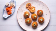 Croquetas de sobrasada y queso de Mahón con miel