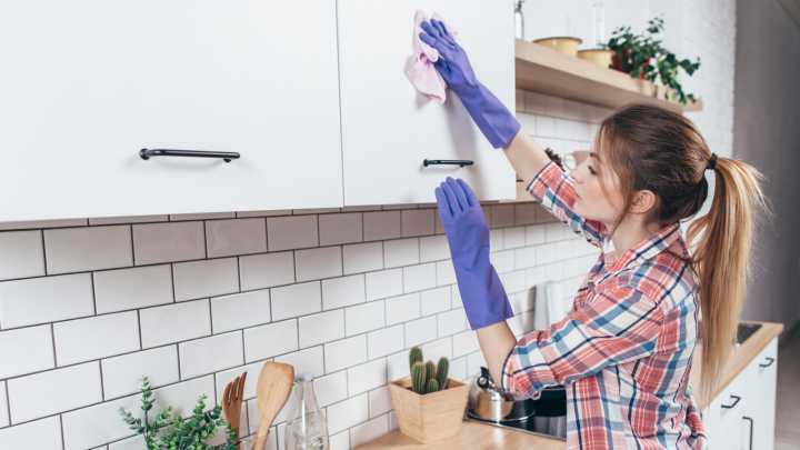 Say Goodbye To Built-Up Grease On Kitchen Cabinets With One Easy, Affordable Solution