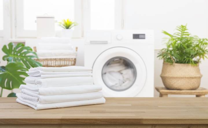 How to Fold a Fitted Sheet: 5 Easy Steps (Plus a Video!)