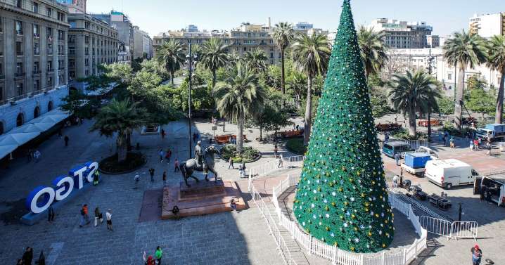 La estratégica alianza de Desbordes con Dr. Simi para lograr el regreso del árbol de Navidad más grande de Santiago
