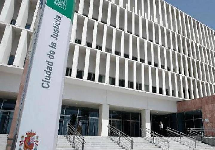 Absuelven en Málaga a un joven de 19 años de abusar de una menor de 12 por la 'cláusula Romeo y Julieta'