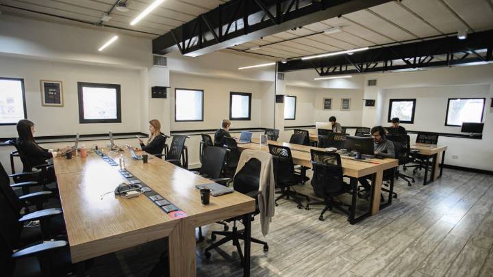 El coworking y el boom del trabajo distribuido: por qué las empresas tech eligen Buenos Aires para operar sin oficina fija