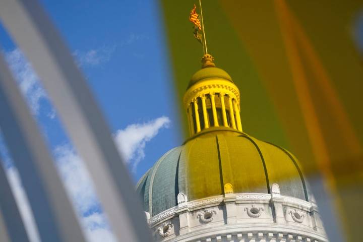 Indiana lawmakers convene with redistricting top of mind