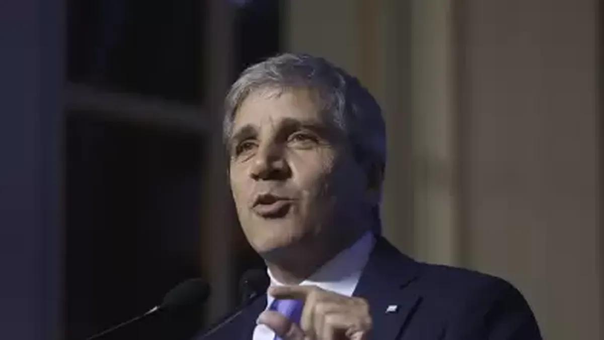 Caputo: "Nos ofrecieron US$ 6.000/7.000 millones, estamos viendo cuánto tomaremos"