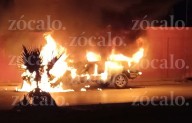 Falla mecánica desata incendio en camioneta en la Saltillo 2000; vehículo quedó en cenizas